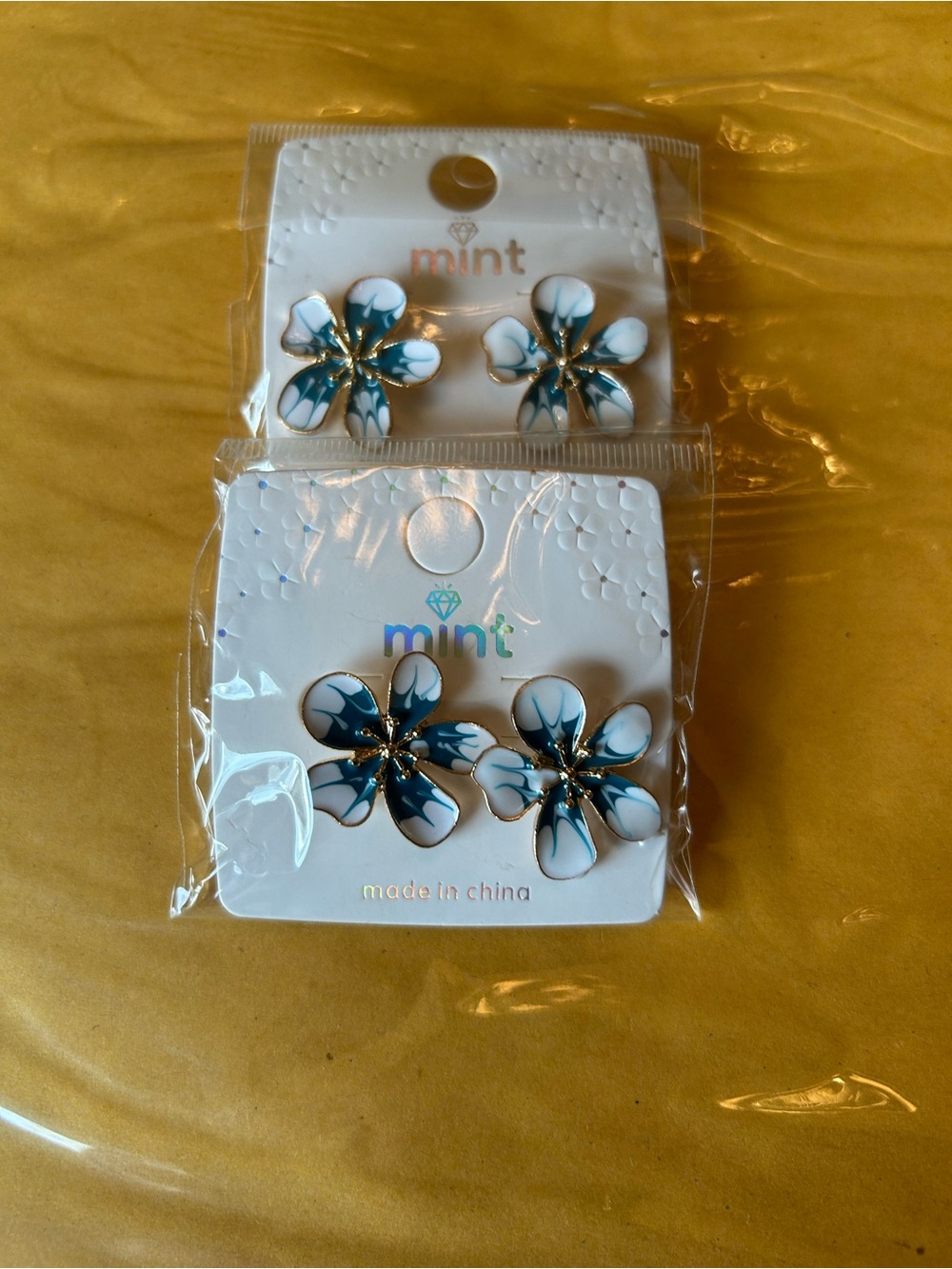 Mint Brand Blue & White Flower Stud Earrings Gold Tone Enamel Floral